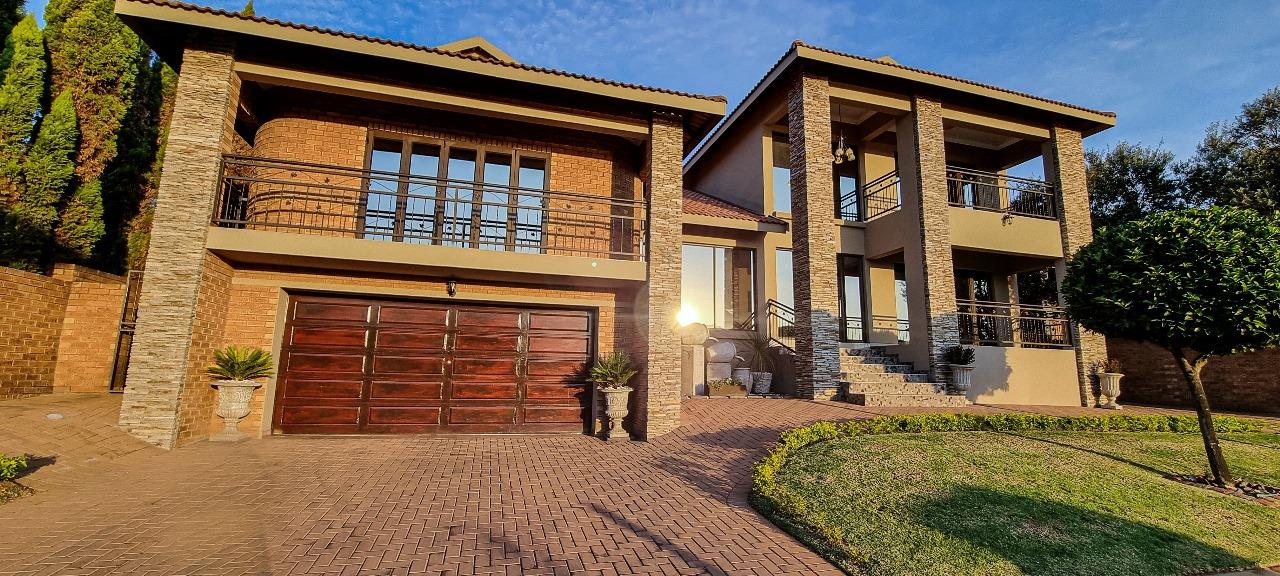 5 Bedroom House for sale in Roberts Estate P24113549009