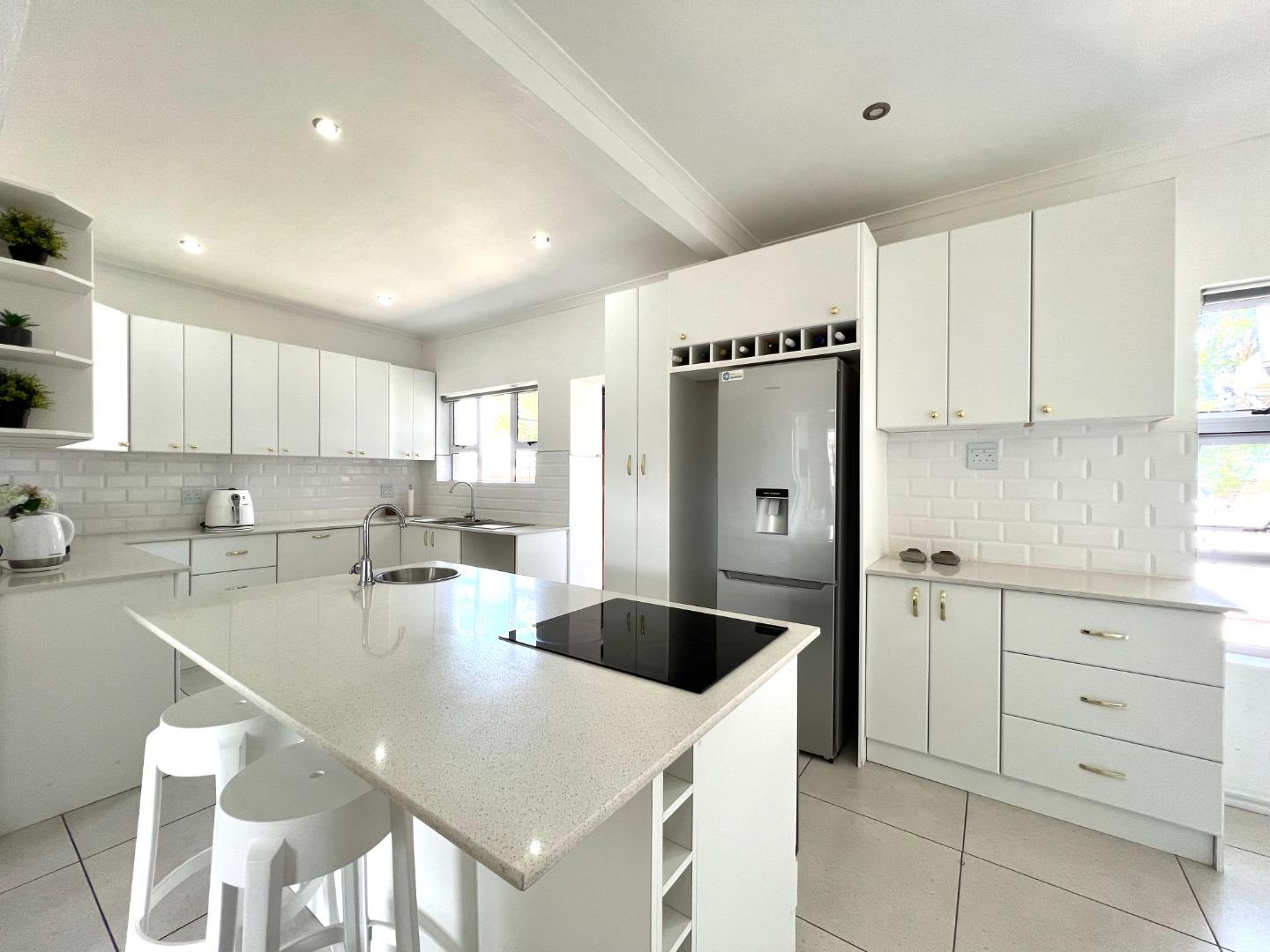 3 Bedroom House for sale in Rowallan Park P24113549183