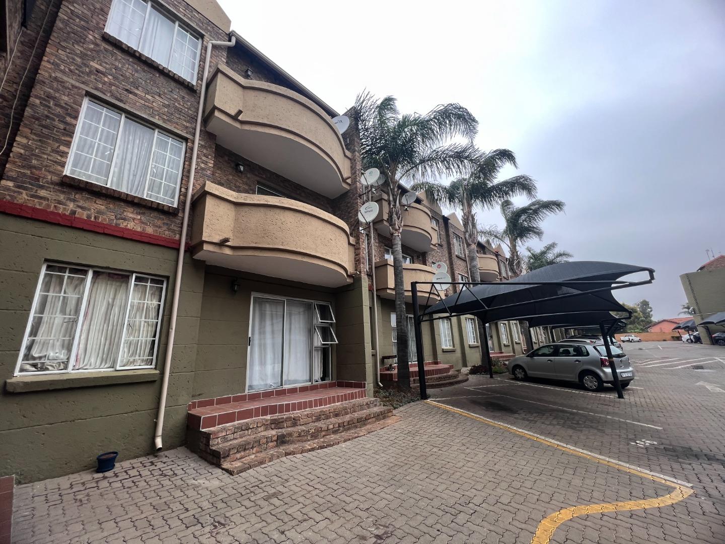 2 Bedroom Apartment / flat for sale in Amberfield P24113549238