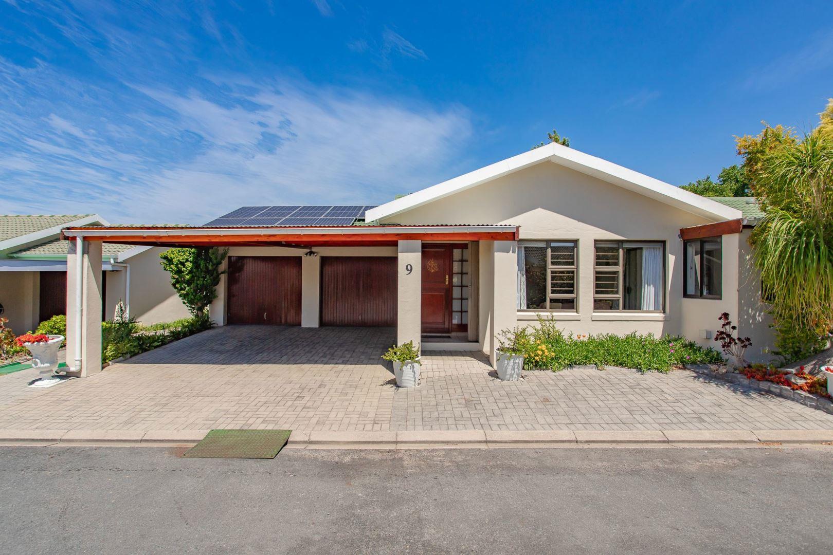 3 Bedroom House for sale in Paarl North 9 Limousine Street P24