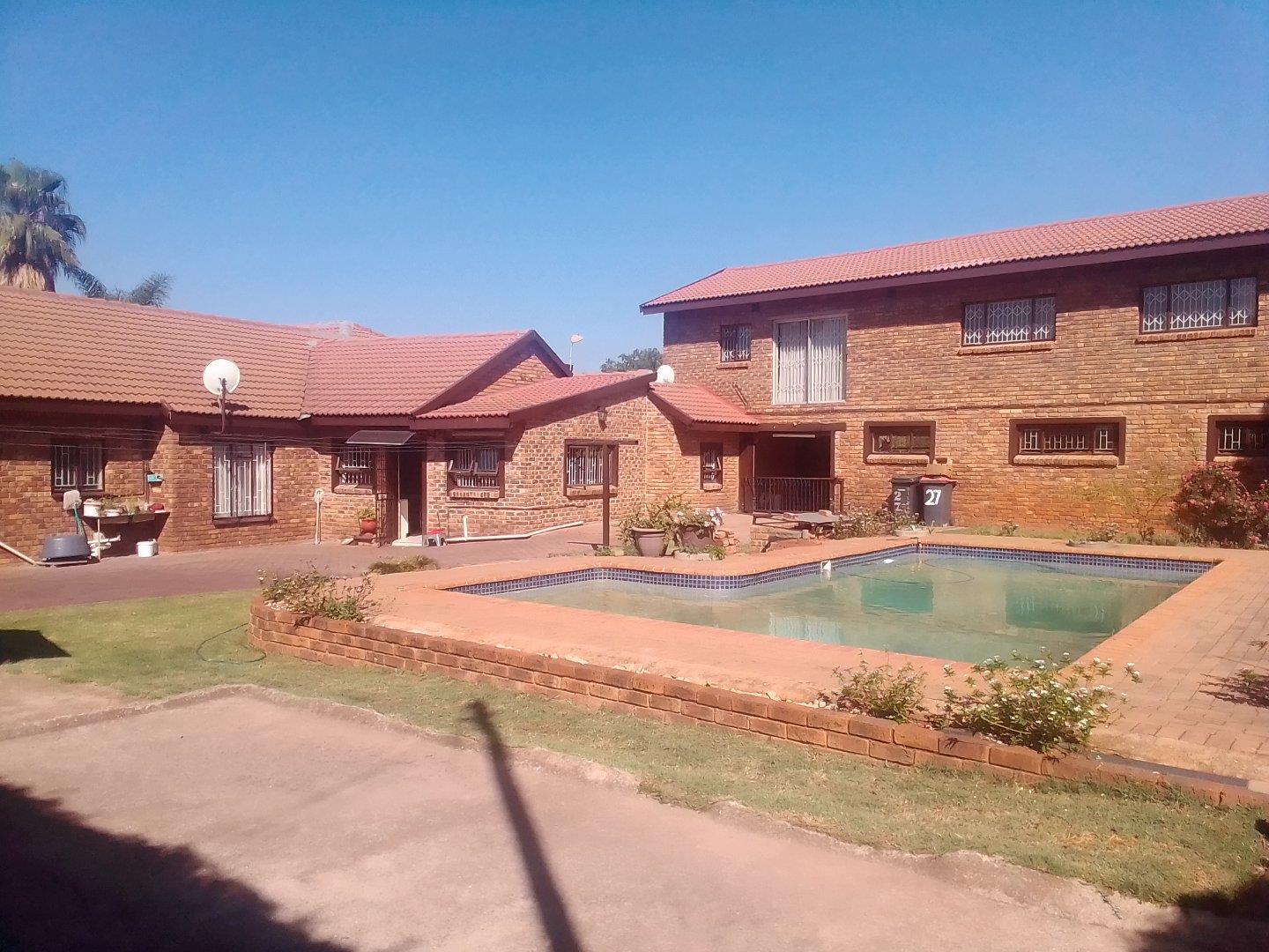 7 Bedroom House for sale in Heuweloord P24113549606