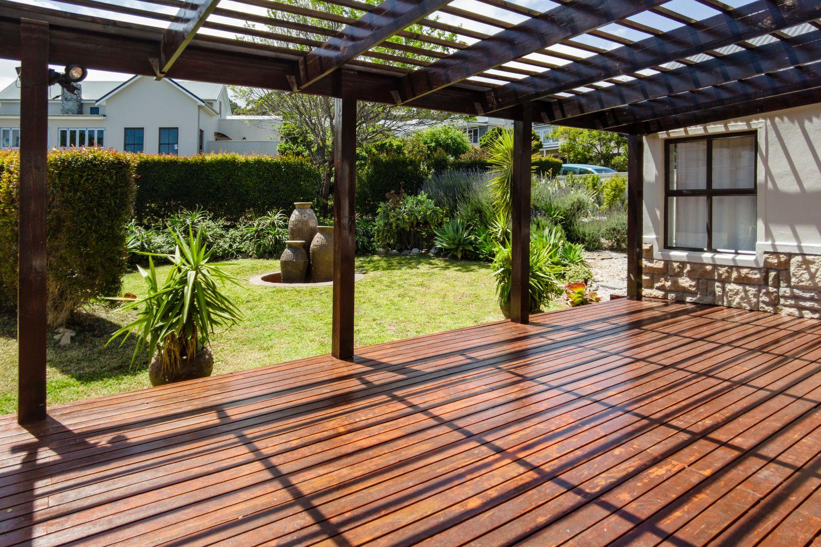 4 Bedroom House for sale in Hemel en Aarde Estate Hemel & Aarde