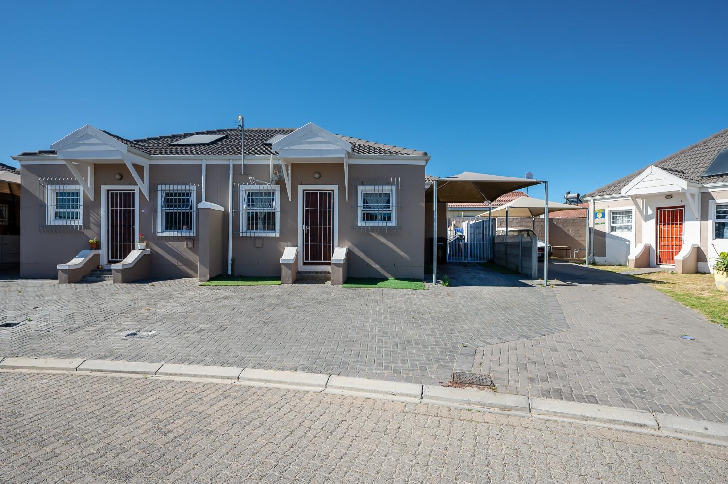 3 Bedroom Townhouse for sale in Klapmuts P24113551111