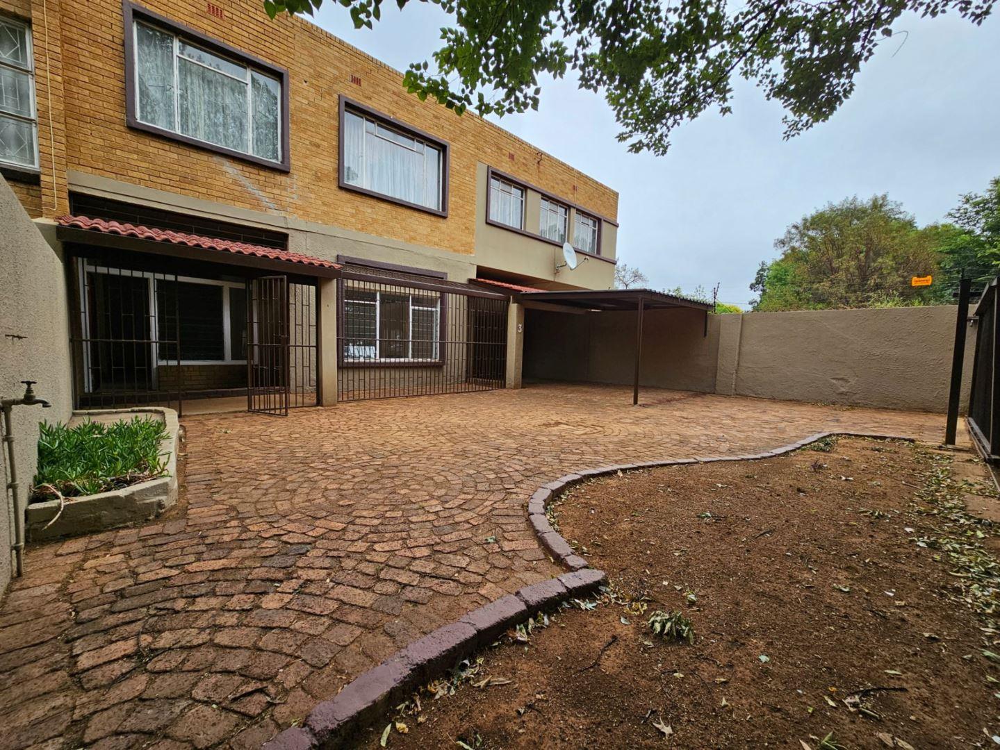 2 Bedroom Townhouse for sale in Three Rivers Proper P24113551414