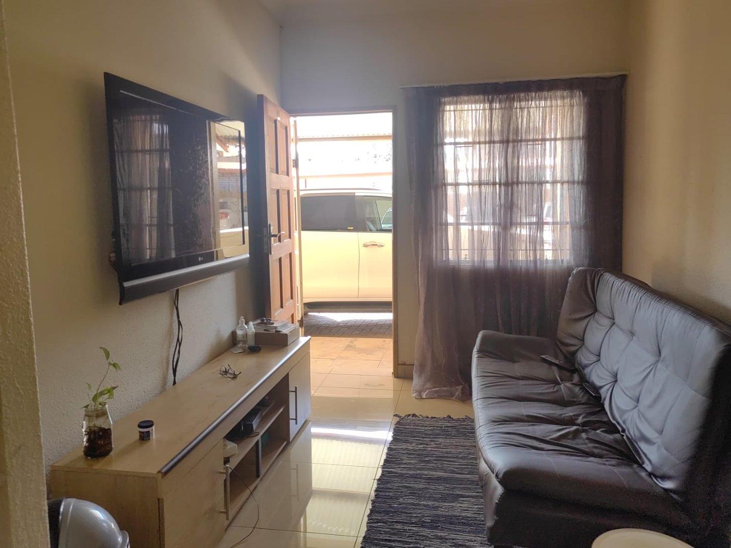2 Bedroom Townhouse for sale in Polokwane Central P24113553393