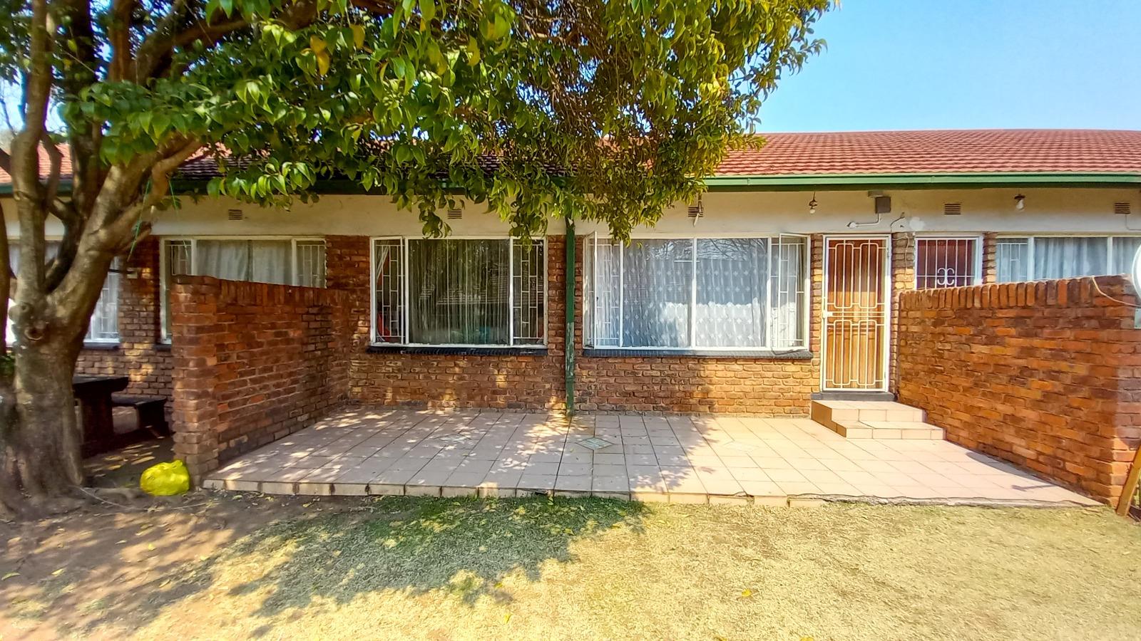 2 Bedroom Apartment / flat for sale in Middelburg Central P24113553638