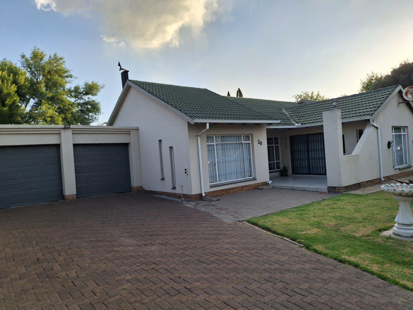 4 Bedroom House for sale in Secunda P24113553668