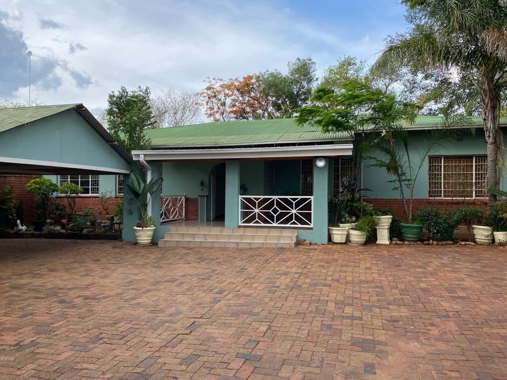 4 Bedroom House for sale in Mokopane Central P24114729040