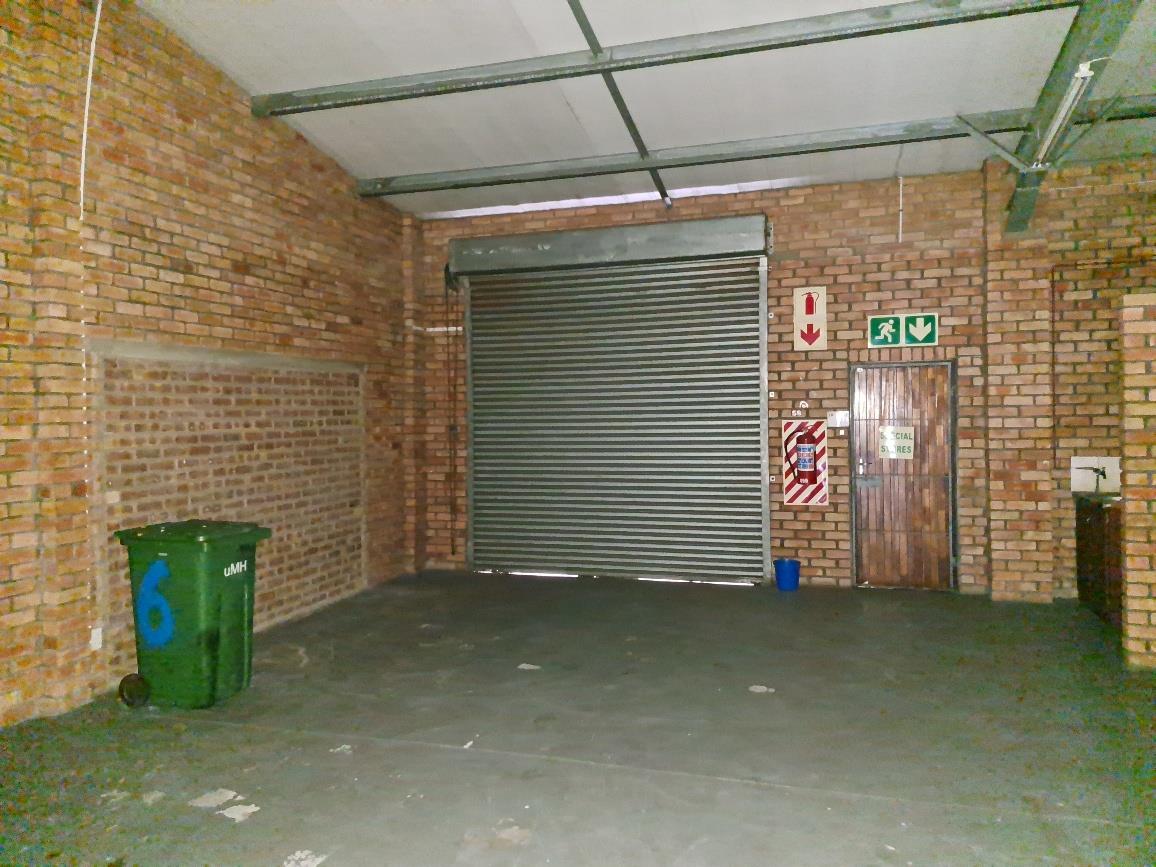 Industrial property to rent in Alton P24113556663