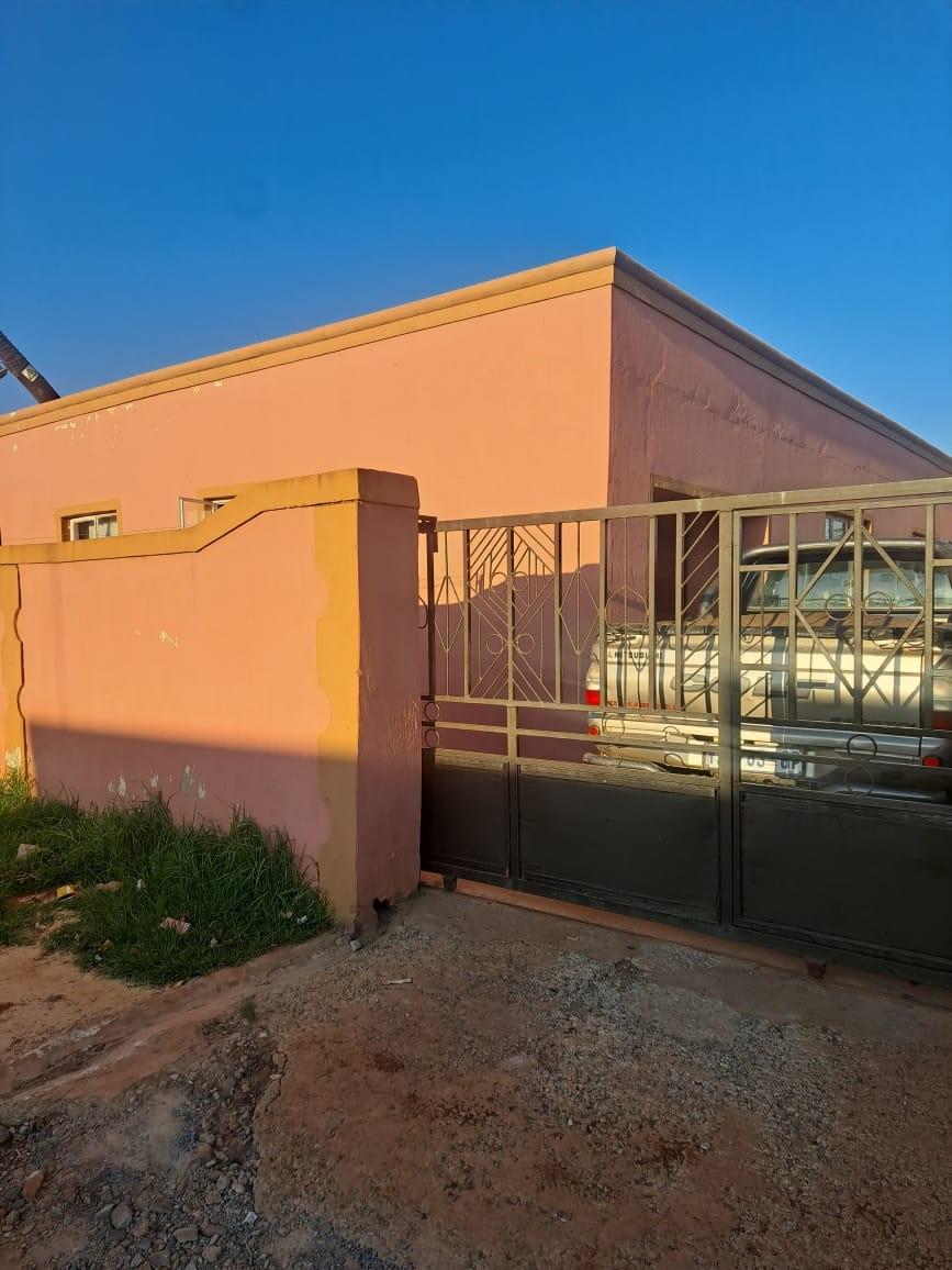 House for sale in Orange Farm P24113559471