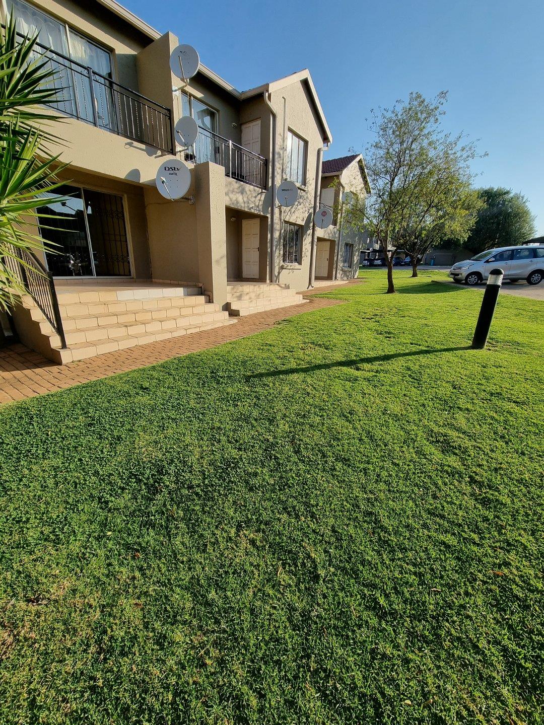 1 Bedroom Apartment / flat for sale in Ruimsig P24113836744