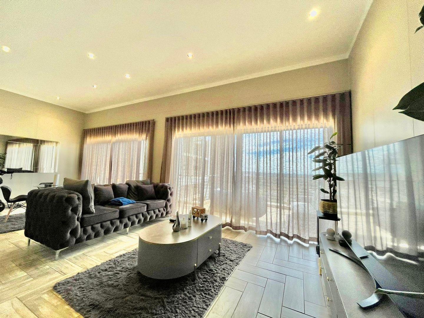 3 Bedroom Apartment / flat to rent in Sandown 35 Fredman Drive P24