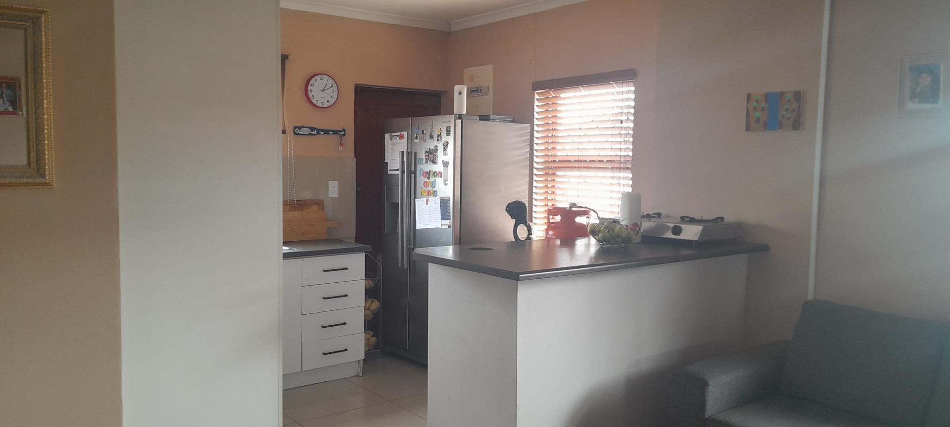 Highlands Estate, Mitchells Plain Property Houses for sale in