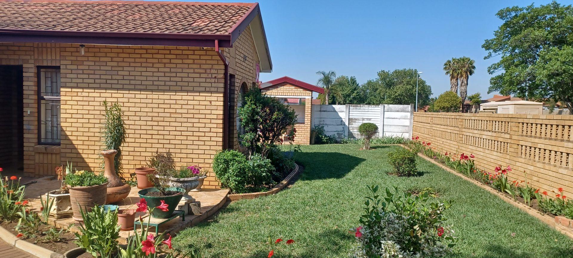 Lennoxton Property Property and houses for sale in Lennoxton