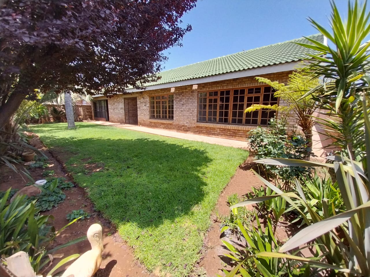 3 Bedroom House for sale in Van Der Hoff Park P24113563368