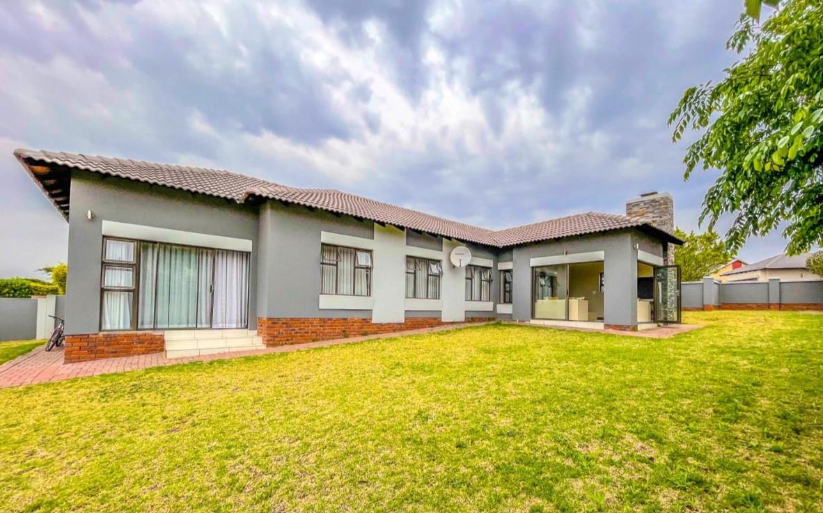 3 Bedroom House for sale in Midlands Estate P24113563558