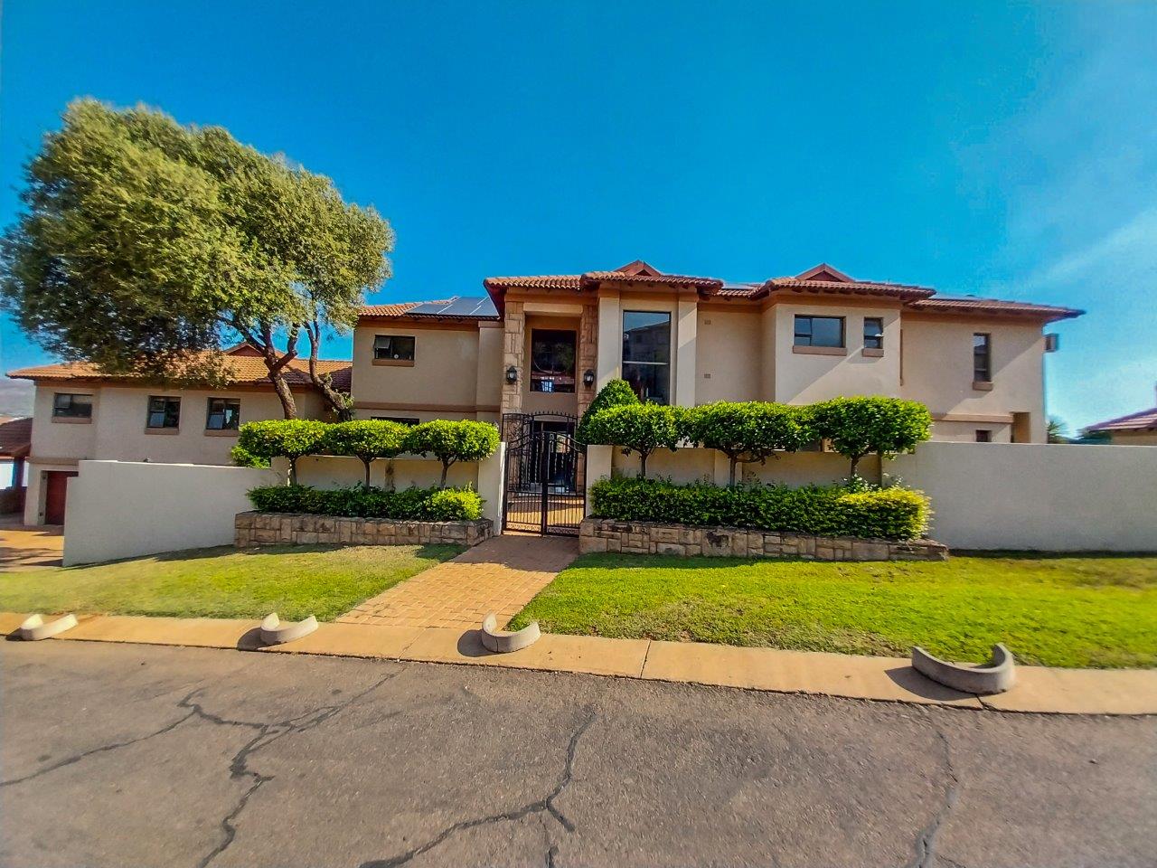 4 Bedroom House for sale in Birdwood Estate 1024 Fish Eagle Street