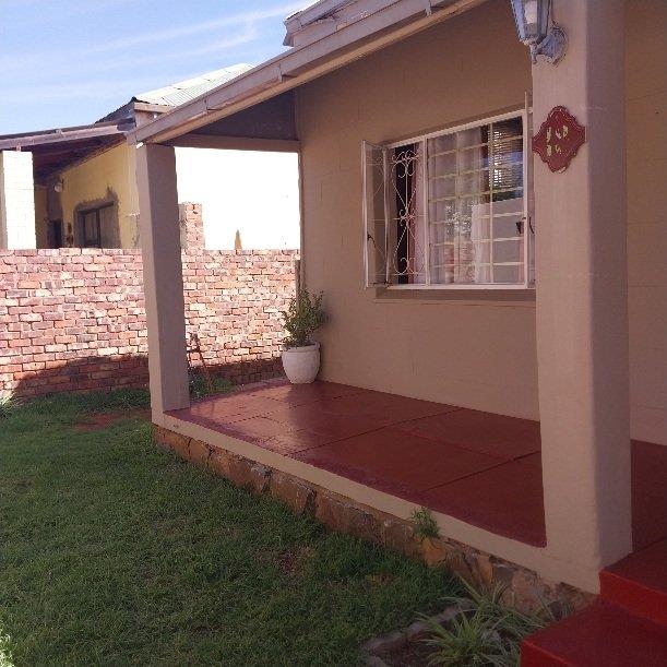 3 Bedroom House for sale in Beaconsfield P24113564169