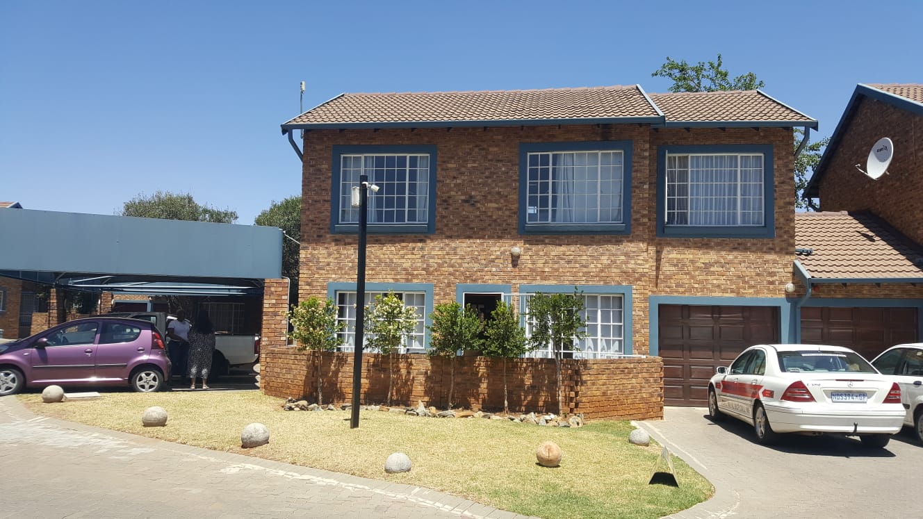 3 Bedroom Townhouse for sale in Greenstone Hill P24113564844