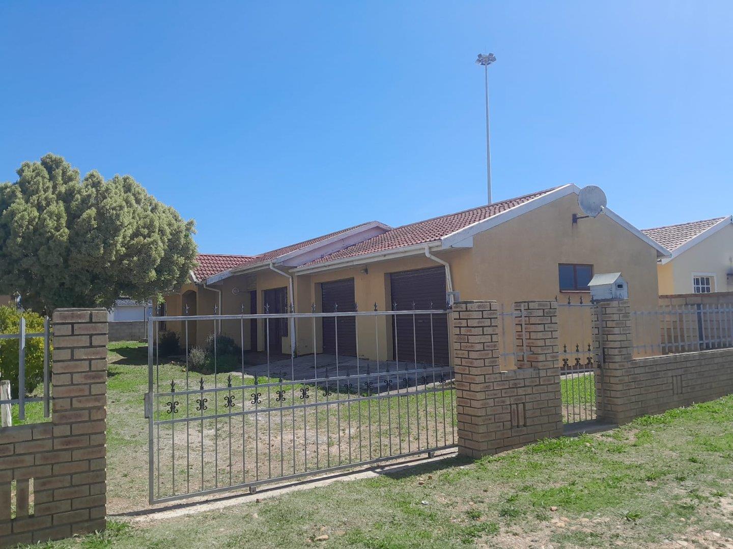 4 Bedroom House for sale in Kwadwesi P24113565401