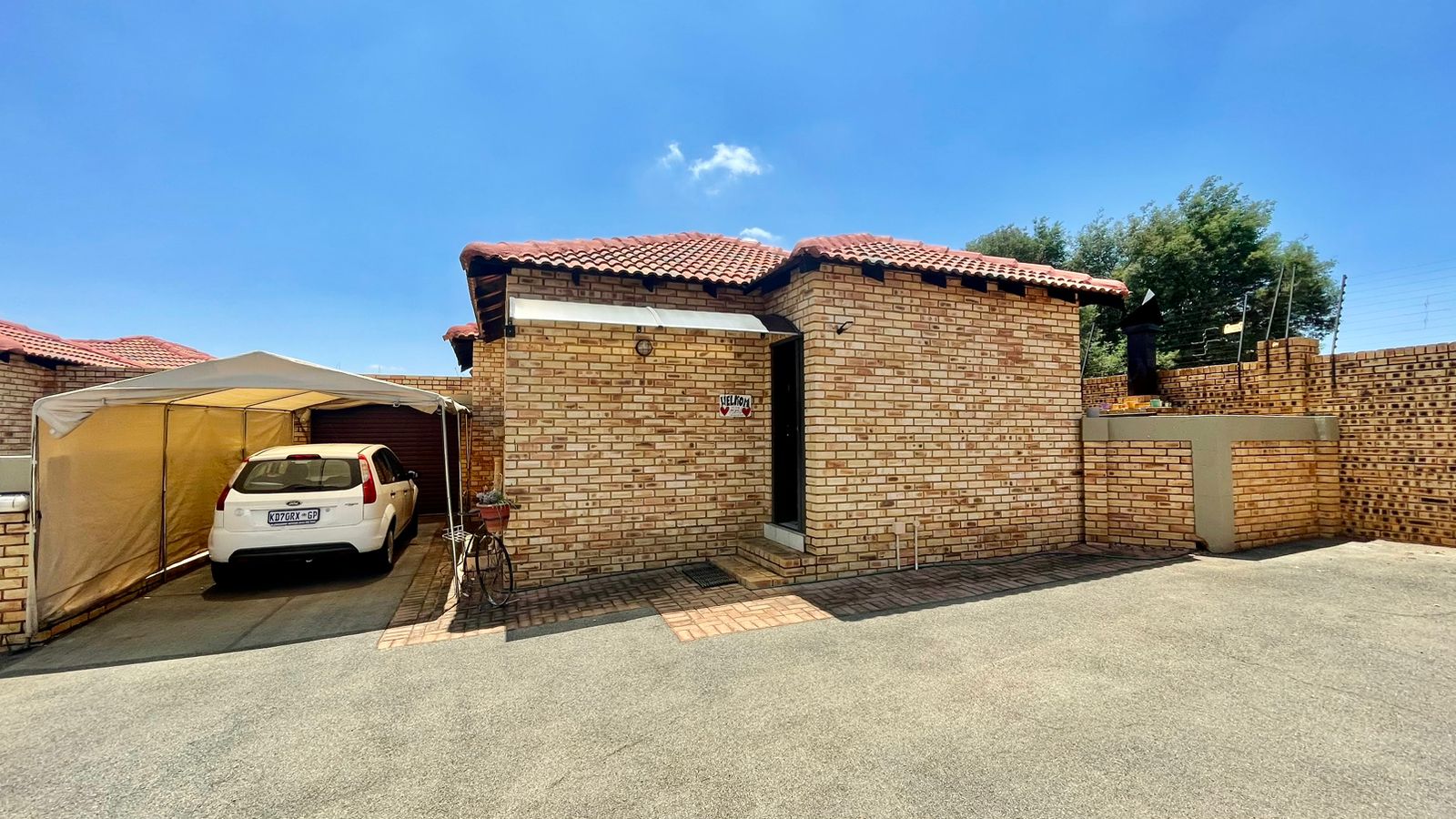 3 Bedroom Apartment / flat for sale in Greenhills P24113565459