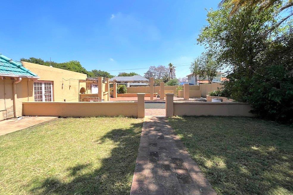 3 Bedroom House for sale in Highlands North P24113566142