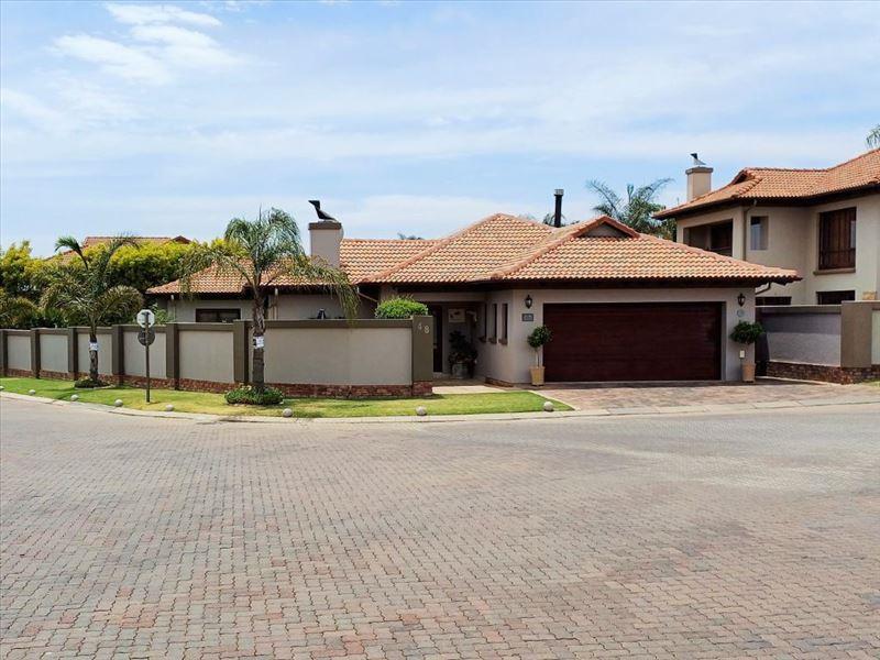 4 Bedroom Townhouse for sale in Glen Marais 48 Bali On Glen ,tulbach