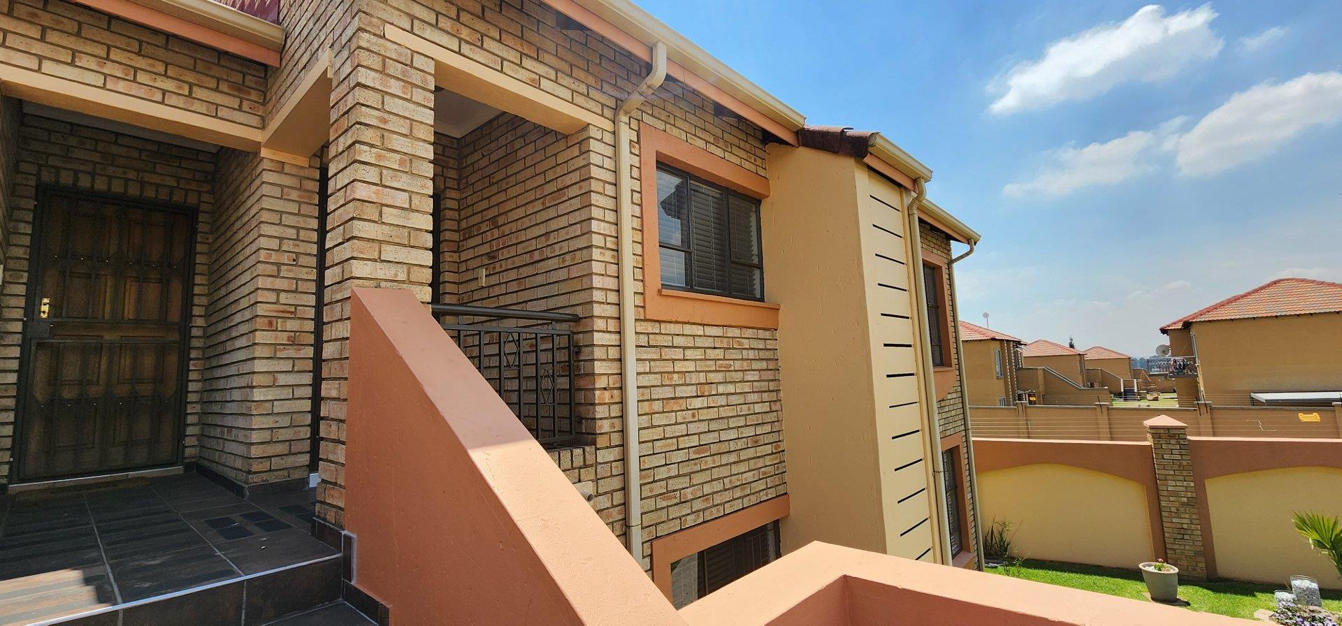 2 Bedroom Apartment / flat for sale in Vaalpark P24113568313