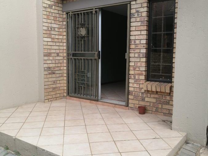 2 Bedroom Apartment / Flat to Rent in Eco Park Estate