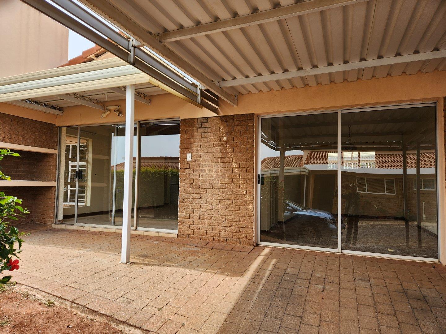 2 Bedroom House for sale in Rangeview 32 Swanevelder Street P24