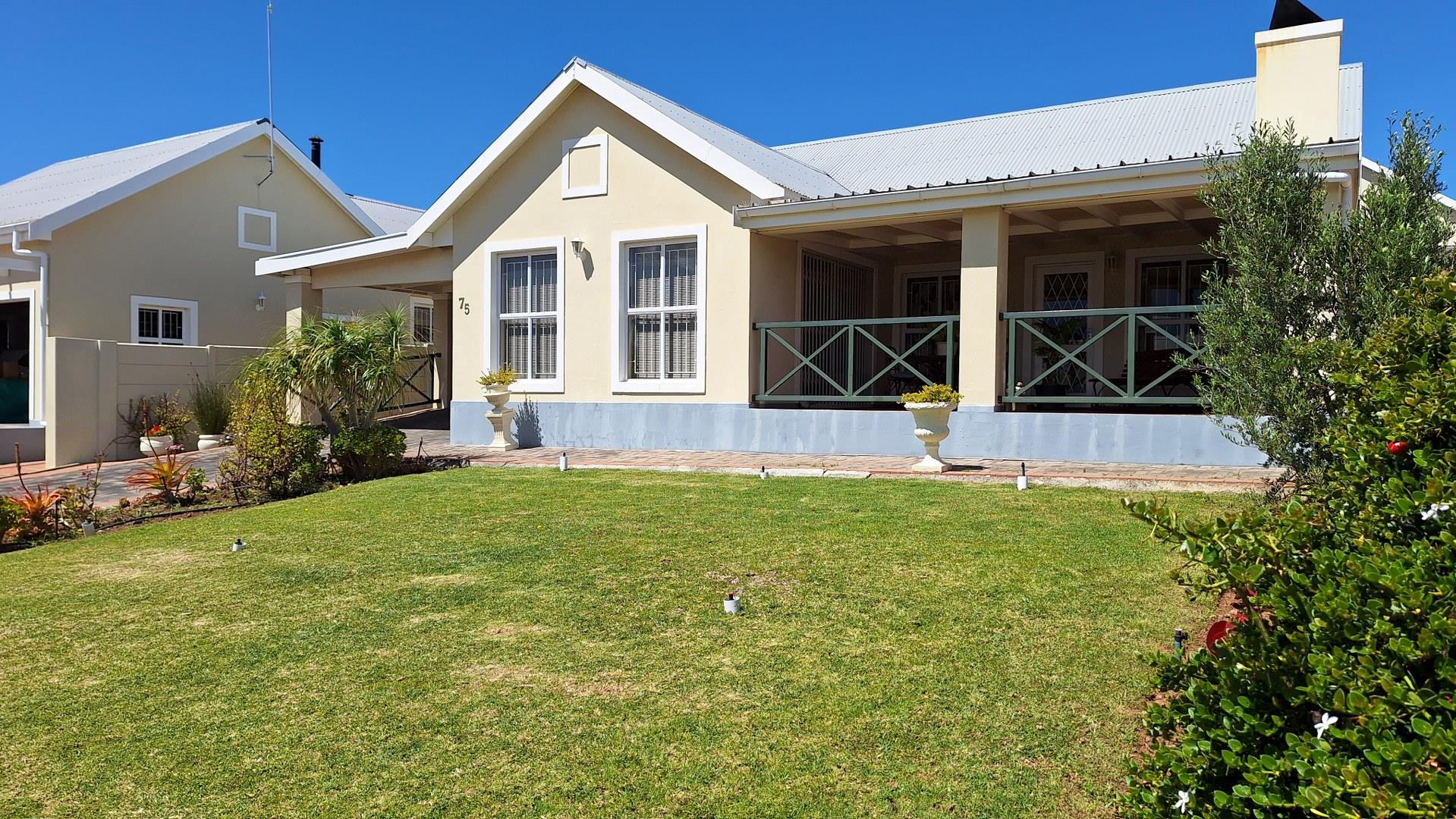 3 Bedroom House for sale in Langerug 75 Hooggelegen Avenue P24