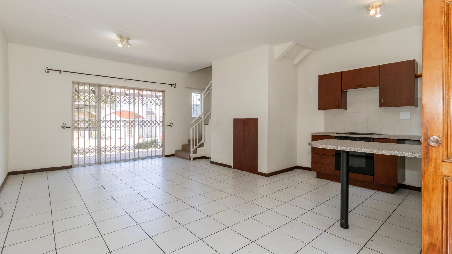 2 Bedroom Townhouse for sale in Greenstone Hill P24113571776