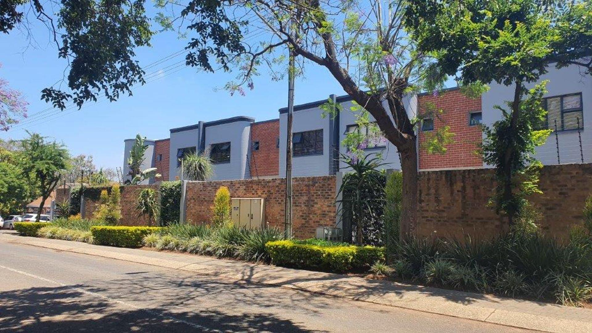 Menlo Park Property Apartments / flats for sale in Menlo Park