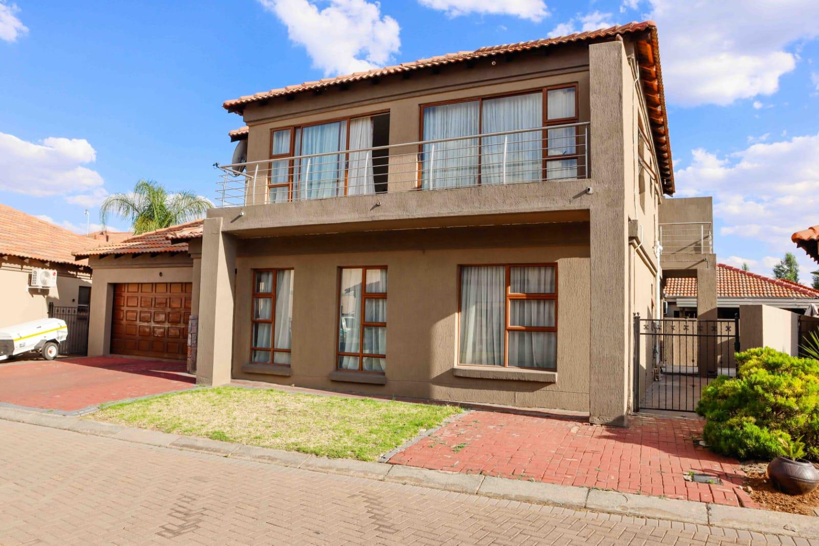 5 Bedroom House for sale in Vanderbijlpark SE 8 P24113572493