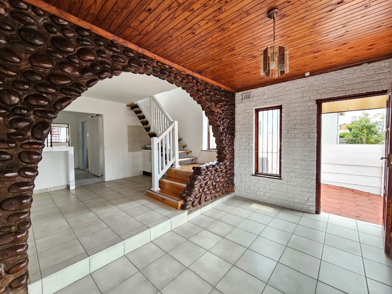 4 Bedroom House for sale in Austerville P24111146219