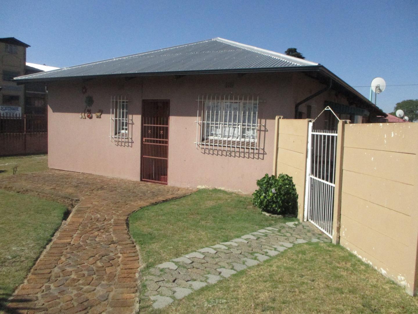 3 Bedroom House for sale in Crown Gardens P24113575893