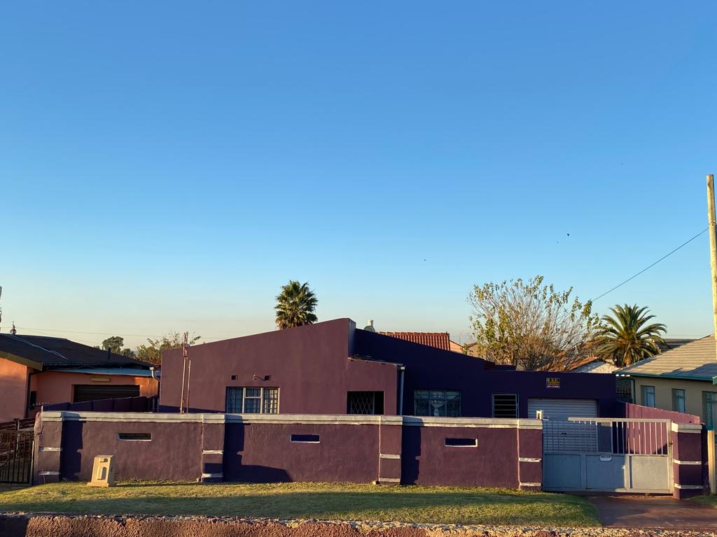 3 Bedroom House for sale in Lenasia Ext 10 13 Joliba Avenue P24