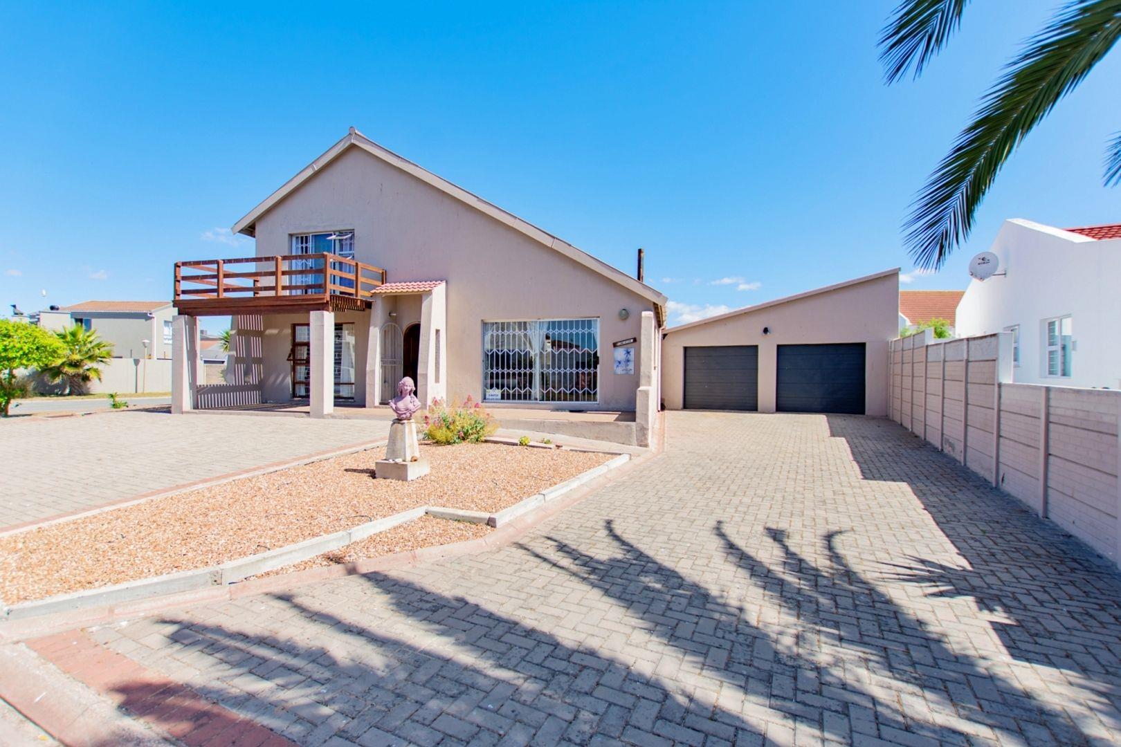 3 Bedroom House for sale in Port Owen P24112011202