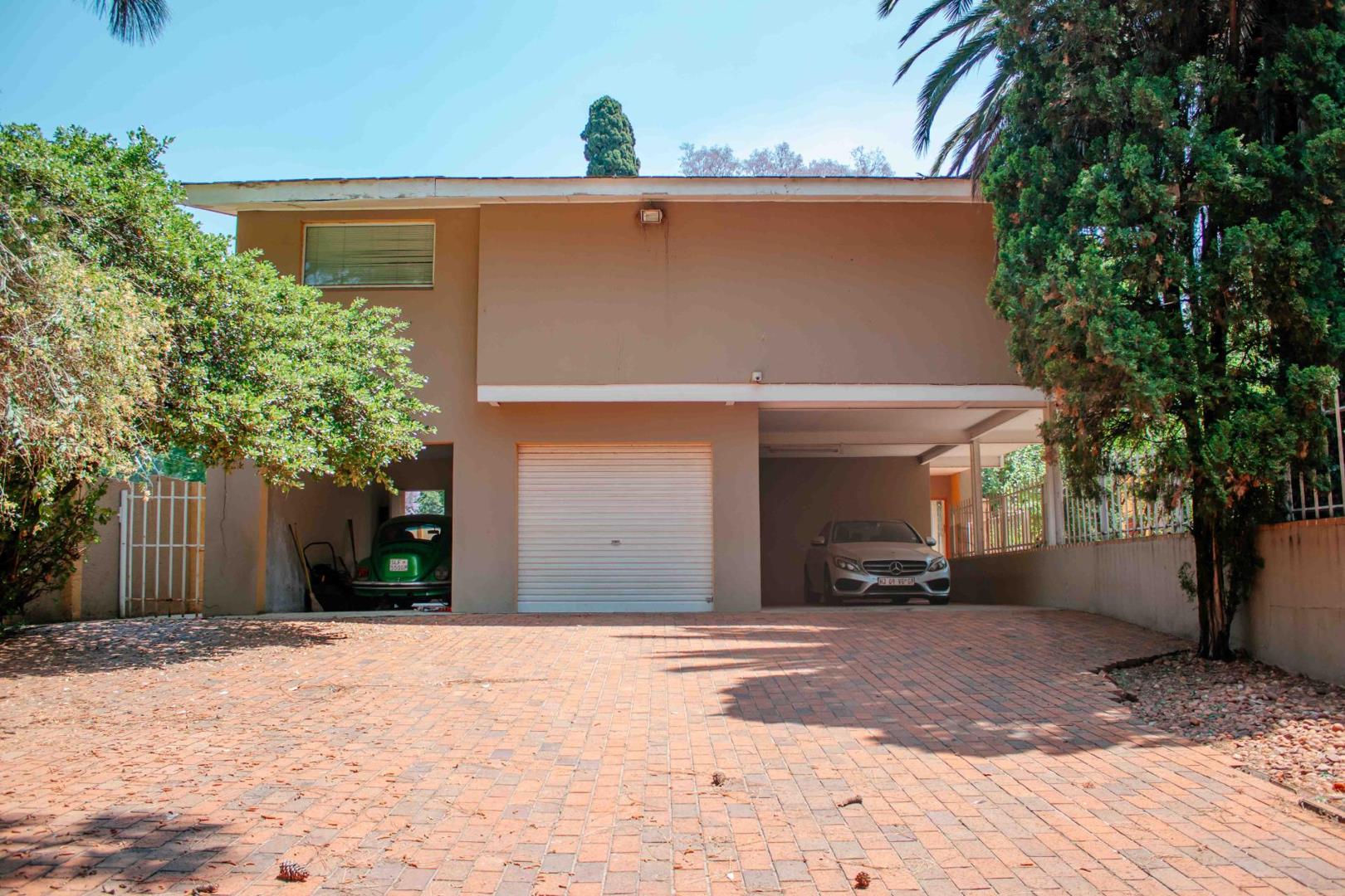 4 Bedroom House for sale in Lyndhurst P24113578527