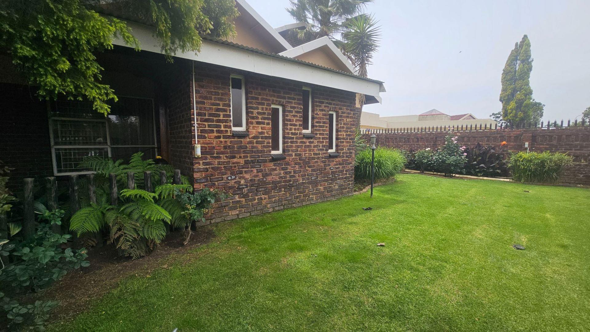 5 Bedroom House for sale in Falcon Ridge P24113580065