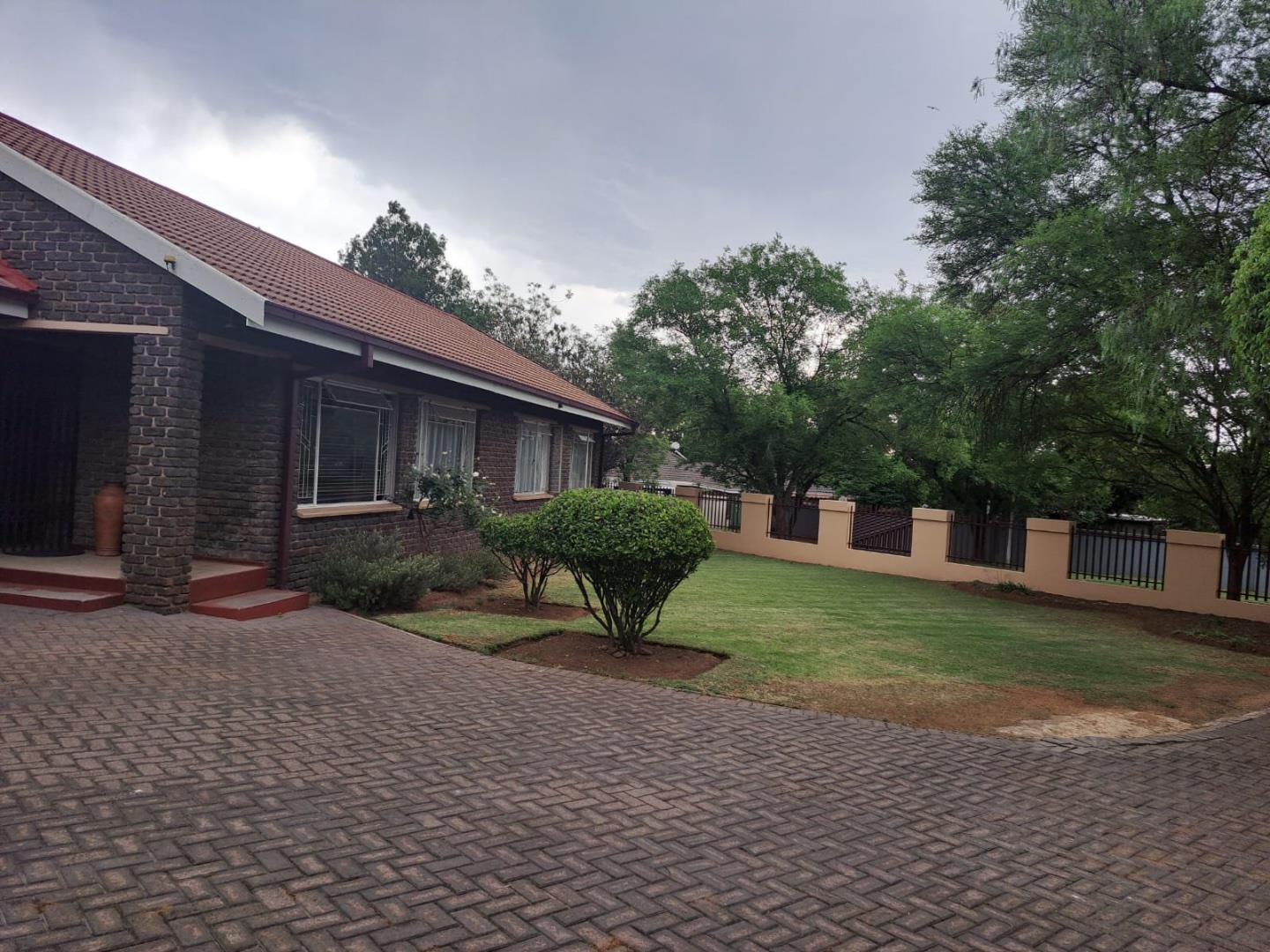 4 Bedroom House for sale in Three Rivers East P24113581815