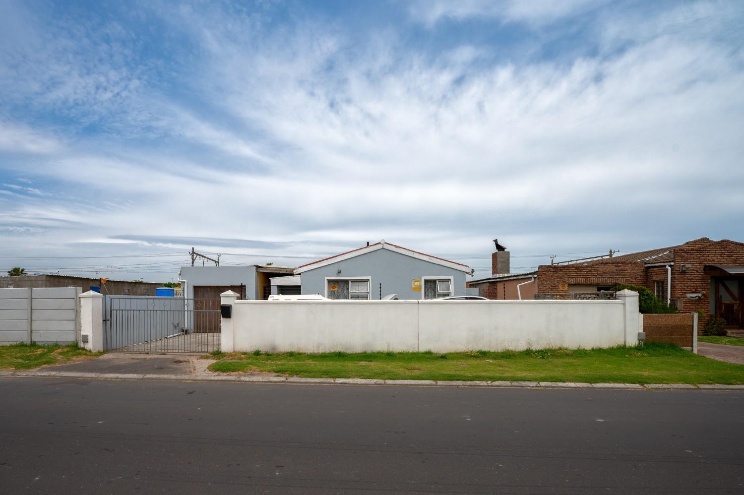 3 Bedroom House for sale in Peerless Park West P24113581890