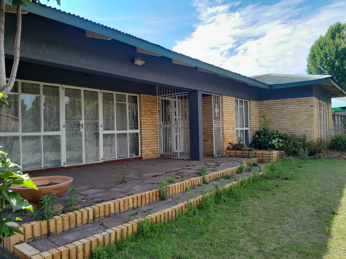 4 Bedroom House for sale in Vanderbijlpark SW 5 P24113583800