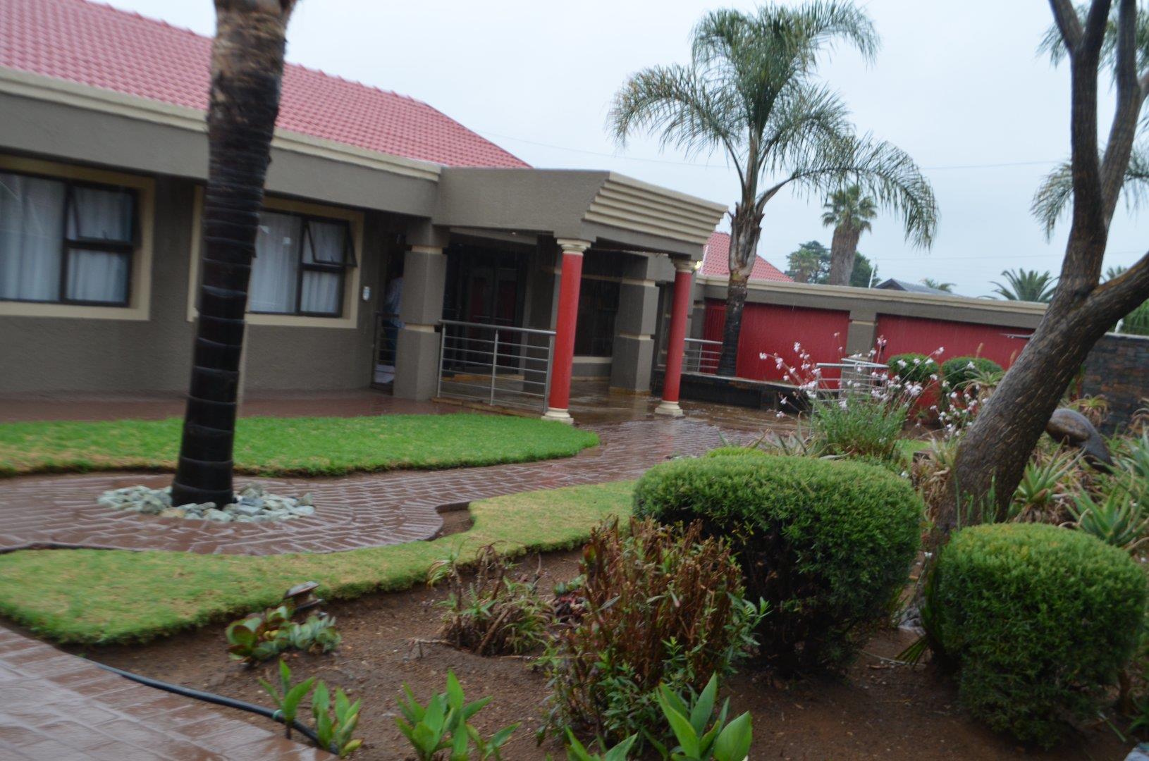 3 Bedroom House for sale in Witpoortjie 8 Van Lill P24113585641