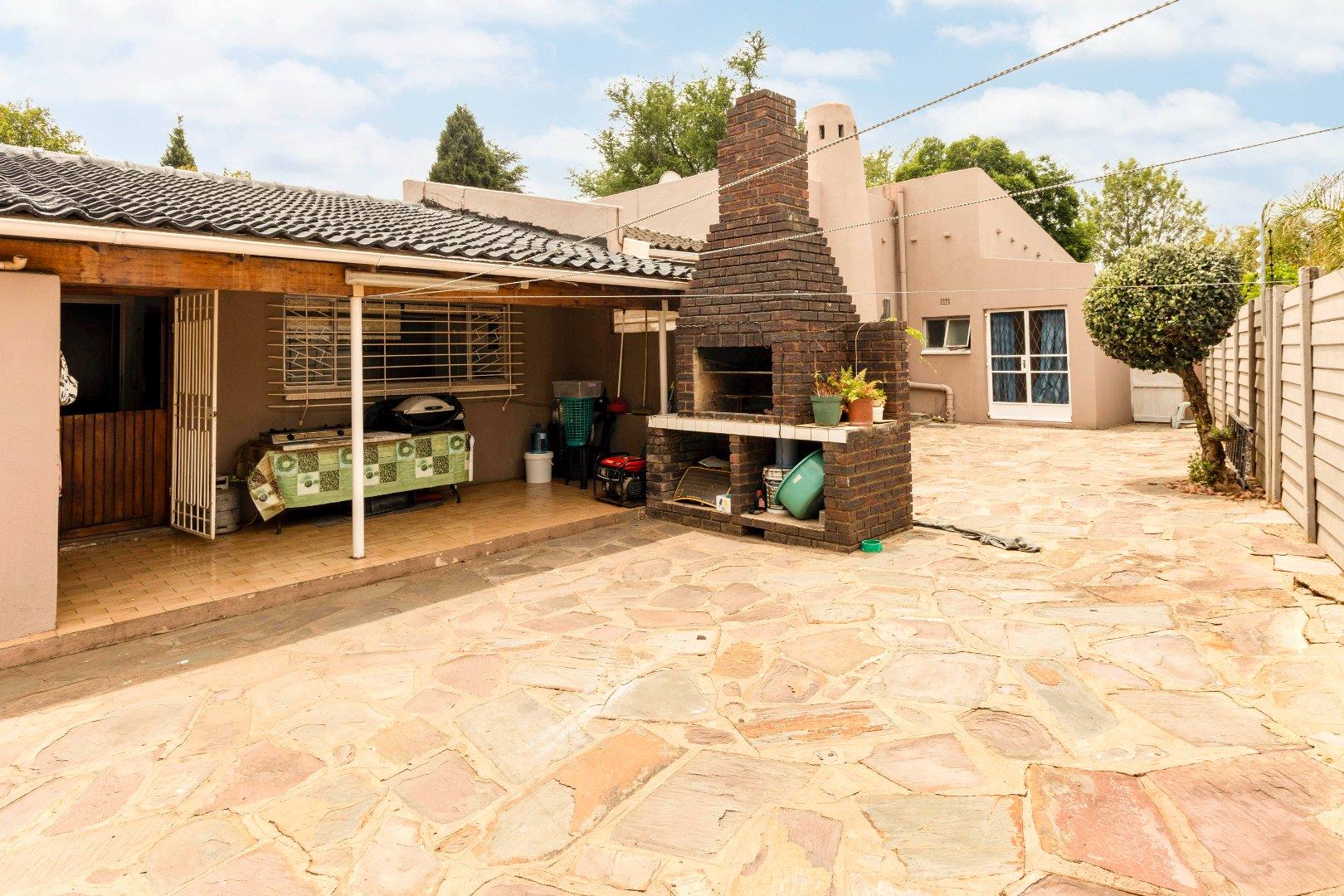 4 Bedroom House for sale in Malanshof 88 Silver Pine Avenue P24