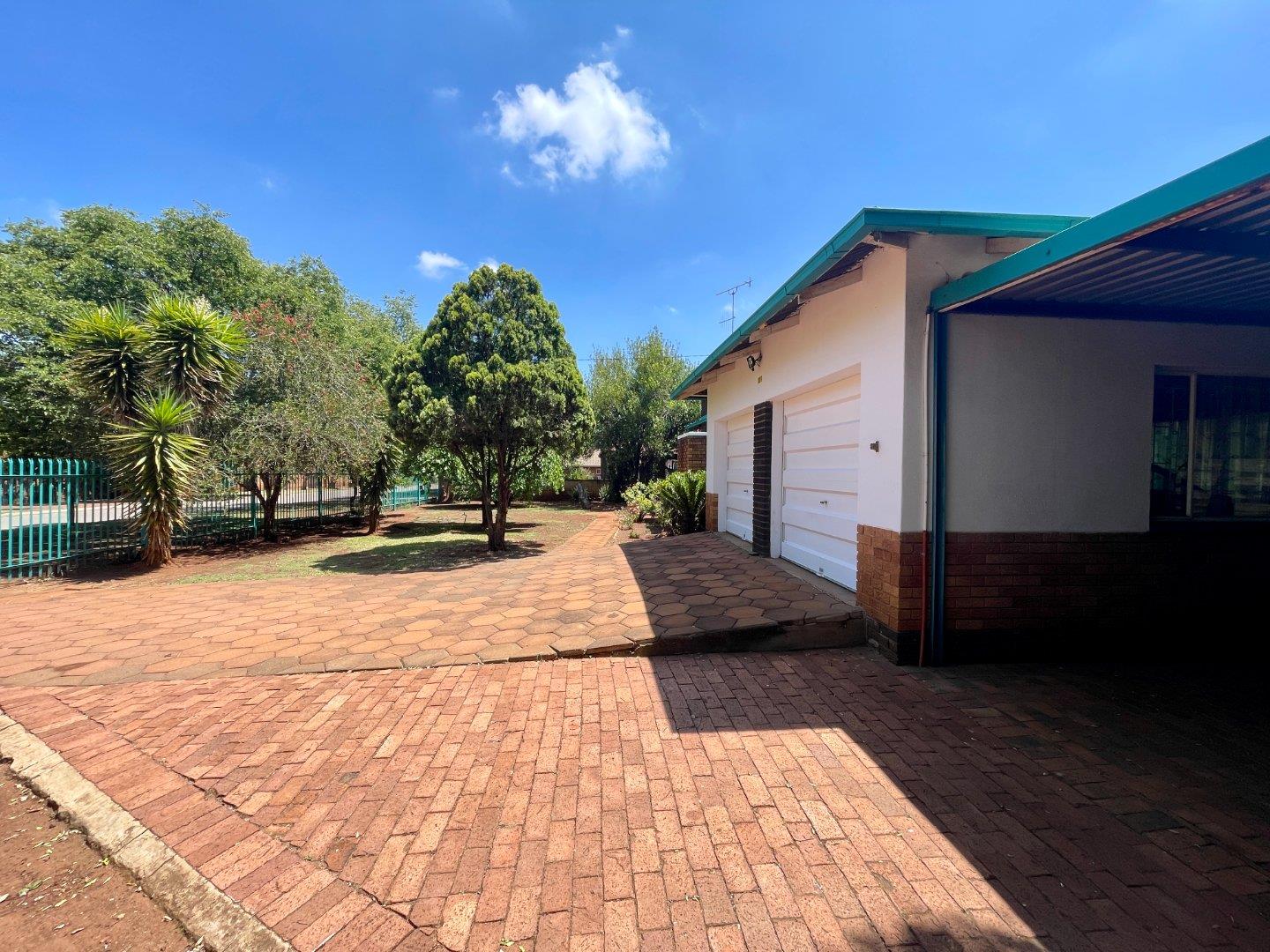 3 Bedroom House for sale in Lyttelton Manor P24113585892