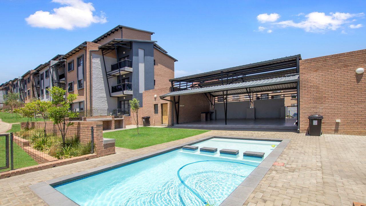 2 Bedroom Apartment / flat for sale in Waterfall 121 Berger Road P24113587015