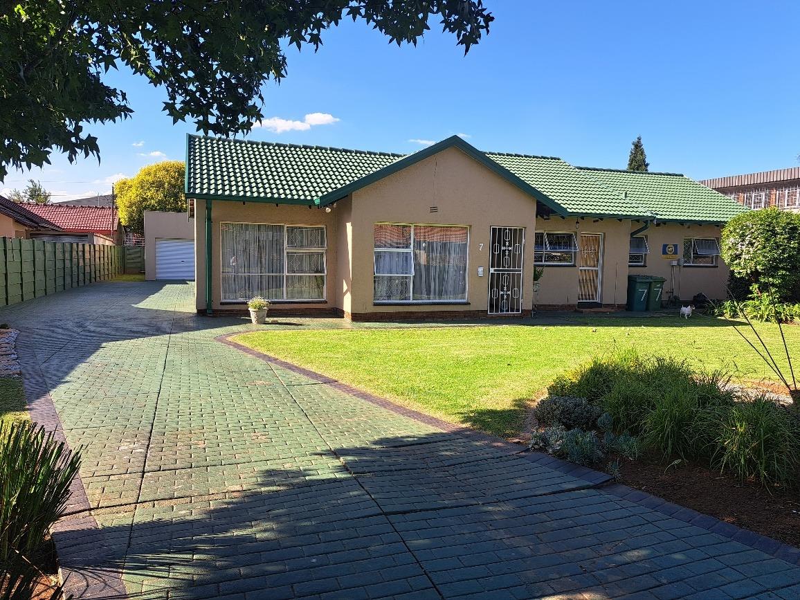 3 Bedroom House for sale in Mayberry Park 7 Moepel Street P24113587222