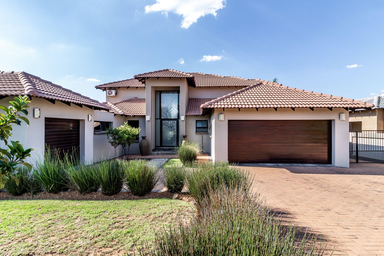 4 Bedroom House for sale in Pebble Rock Golf Village P24113587623