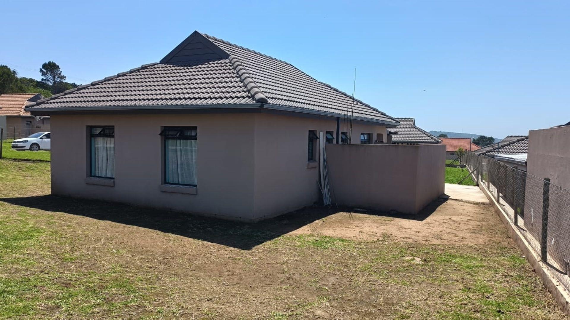 3 Bedroom House for sale in Kidds Beach P24113513493